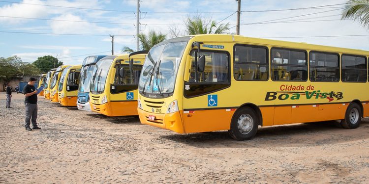 Frota de ônibus passa por vistoria antes do início das aulas em Boa Vista