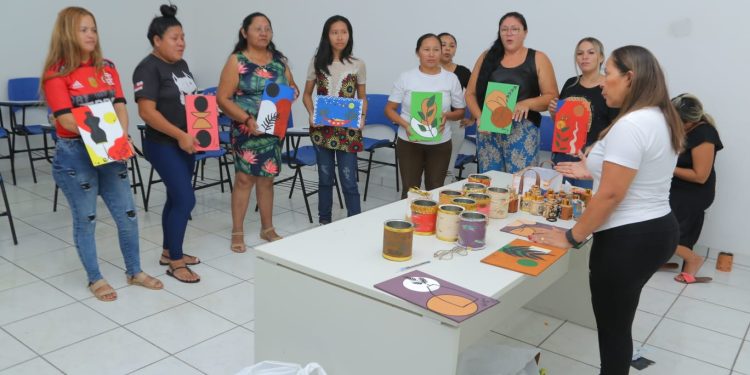 AGREGANDO CONHECIMENTO   Oficinas de personal organizer e artesanato oferecidas pela Escolegis estimulam alunas a se reinventar