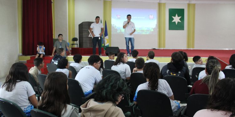 Acadêmicos de Farmácia lançam projeto de plantas medicinais