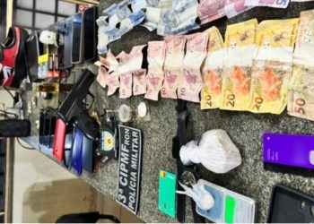 Quadrilha suspeita de tráfico é presa após polícia abordar entregador de drogas