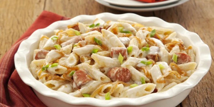 Penne ao molho de queijo e linguiça
