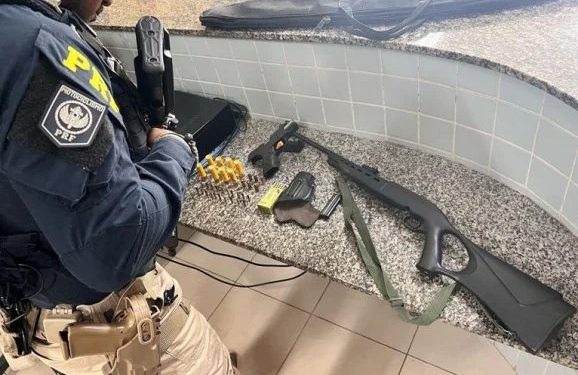 PRF prende homem com duas armas em Boa Vista