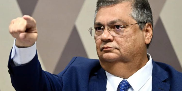 Dino manda estados e municípios prestarem contas de emendas Pix sob pena de brecar execução