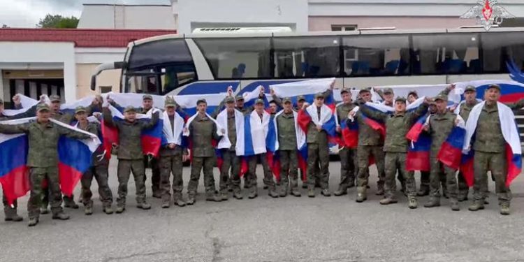 Rússia e Ucrânia trocam prisioneiros de guerra na segunda troca em dois dias