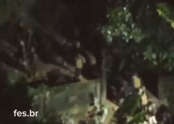 BrasilDrone flagra fuga de 400 traficantes armados pela mata da Rocinha durante operação do Bope