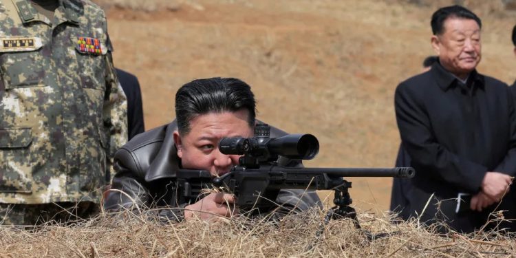 Chinês vivendo ilegalmente nos EUA contrabandeava armas à Coreia do Norte