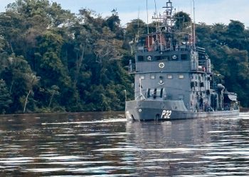 Operação Catrimani II: Militares realizam patrulhamento fluvial na Terra Indígena Yanomami e estabelecem bloqueios em pontos estratégicos da região