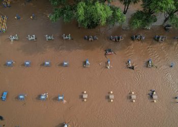 Chuvas fortes deixam 30 mortos em Pequim e forçam retirada em massa