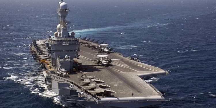 Navios enviados por Trump têm mais poder de fogo que a Venezuela