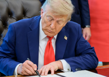Trump anuncia tarifas de até 100% para medicamentos e outros produtos importados