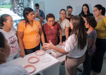 Oficina incentiva o autocuidado e oferece oportunidade de geração de renda para familiares de crianças com autismo atendidas pelo programa