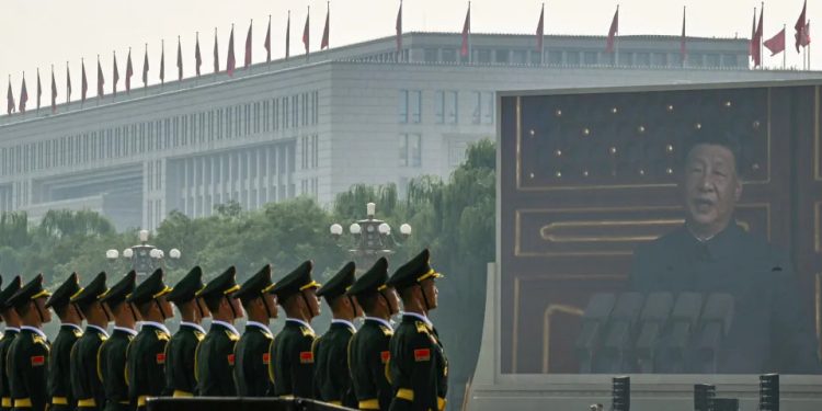 China mostra tríade de armas nucleares e exibe poder bélico em desfile que exalta Xi