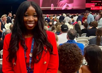 Imprensa reporta alta participação de negros em velório de Charlie Kirk: ‘Conquistou a América’
