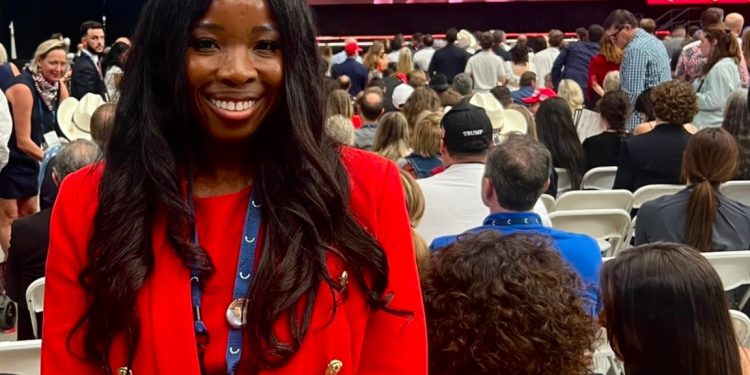 Imprensa reporta alta participação de negros em velório de Charlie Kirk: ‘Conquistou a América’