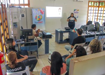 RECURSOS INCLUSIVOS  Teamarr capacita servidores do Bosque dos Papagaios sobre uso de comunicação inclusiva