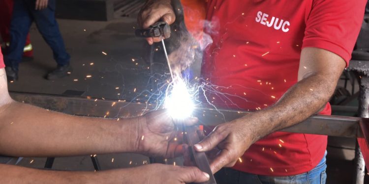 APRENDIZADO  Reeducandos da Pamc e Cadeia Pública Masculina participam de cursos profissionalizantes