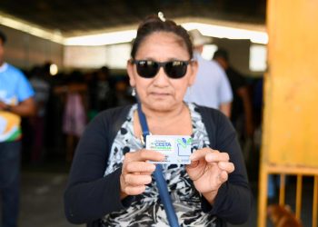 CESTA DA FAMÍLIA  Governo de Roraima inicia entrega de cartões do programa para beneficiários