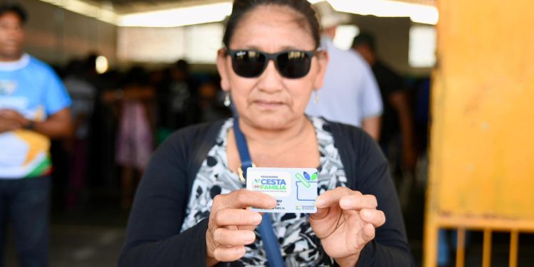 CESTA DA FAMÍLIA  Governo de Roraima inicia entrega de cartões do programa para beneficiários