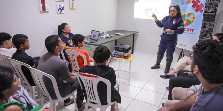 AÇÃO DO TEAMARR  Roda de conversa inspira adolescentes sobre profissões e futuro acadêmico