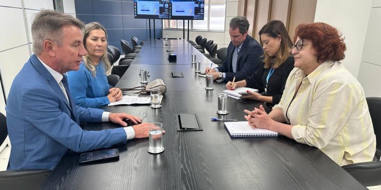 REGULARIZAÇÃO URBANA  Governo de Roraima quita conjuntos Caimbé II e Cambará e avança na entrega de escrituras aos moradores