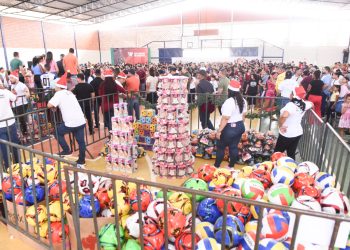 NATAL PRESENTE  Governo de Roraima inicia entrega de brinquedos nos municípios