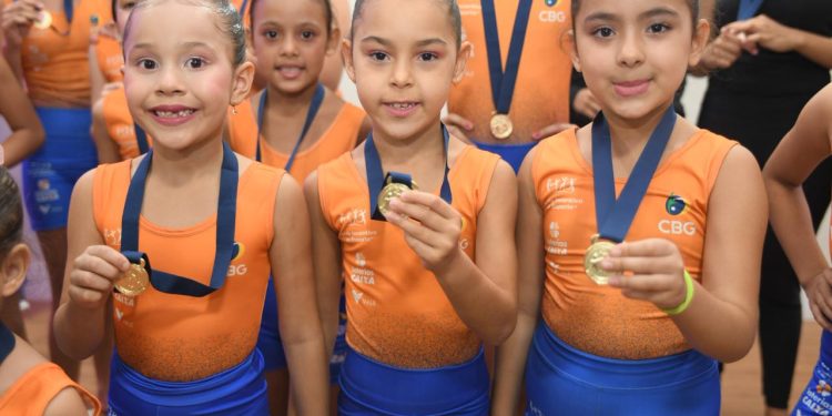 PROMESSAS DA GINÁSTICA RÍTMICA  Governo de Roraima reúne jovens talentos em festival artístico na Setrabes
