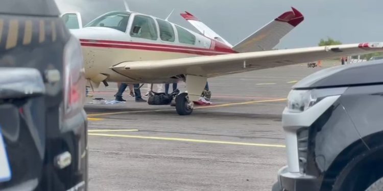 Avião com barras de ouro que valem milhões é apreendido em Boa Vista