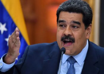Ditador da Belarus oferece asilo a Maduro em meio a tensão com Estados Unidos