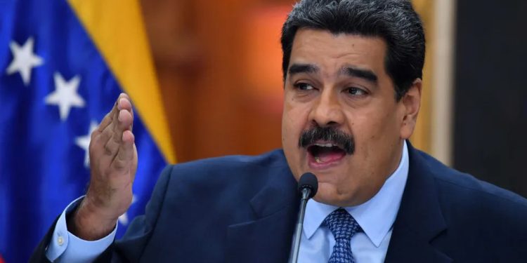 Ditador da Belarus oferece asilo a Maduro em meio a tensão com Estados Unidos