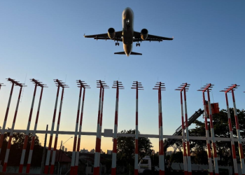Aeroporto em Londrina passa a operar com novo Sistema de Pouso por Instrumentos (ILS)