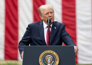 Trump afirma que EUA supervisionarão a Venezuela por “longo tempo” e controla receitas do petróleo