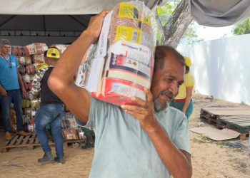CESTA DA FAMÍLIA  Governo realiza entrega aos beneficiários do programa em Boa Vista