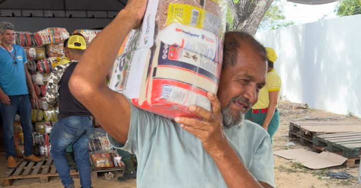 CESTA DA FAMÍLIA  Governo realiza entrega aos beneficiários do programa em Boa Vista