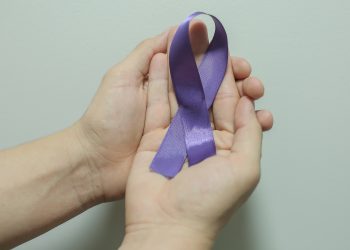 FEVEREIRO ROXO     Campanha alerta para fibromialgia, Alzheimer e lúpus e reforça direitos garantidos por lei
