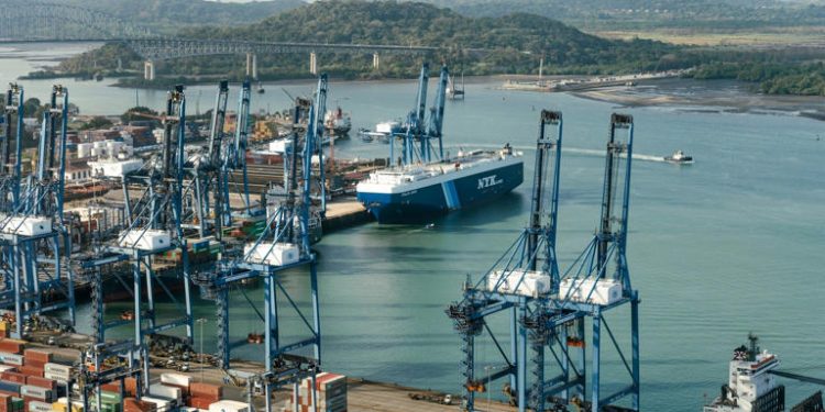 China pausa acordos no Panamá após contrato cancelado em portos