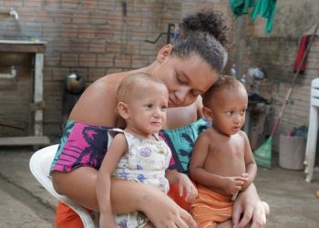 MÃES ADOLESCENTES  ALERR fortalece legislação e amplia debate sobre prevenção da gravidez na adolescência   
