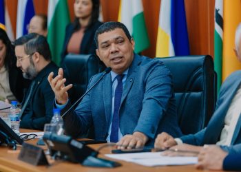 Sampaio propõe 1º de março como data-base para revisão salarial de servidores estaduais