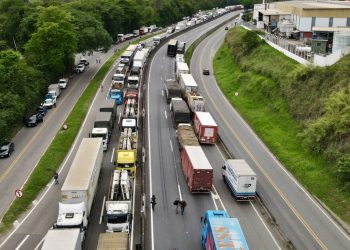 Caminhoneiros confirmam greve nacional após aumento do diesel