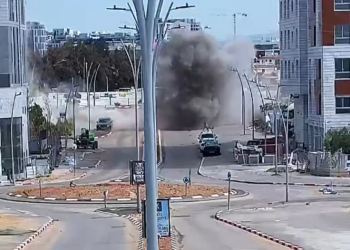 Ataque com munição cluster mata um e deixa feridos graves no centro de Israel