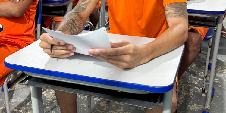Aula inaugural da EJA profissionalizante para 150 detentos é realizada na PAMC pelo SESI e SENAI