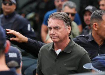 Ex-presidente Jair Bolsonaro vai ao hospital após calafrios e vômito