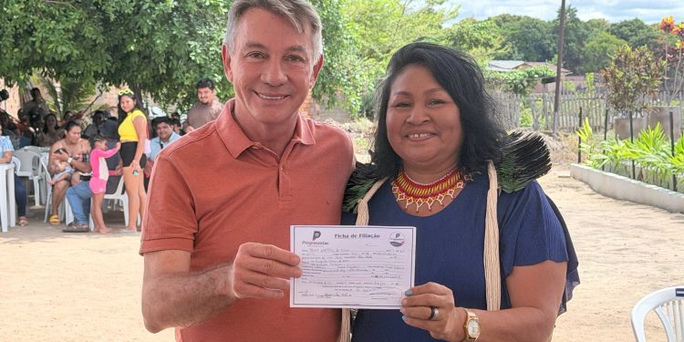 Líder indígena Telma Taurepang se filia ao Progressistas durante evento em Boa Vista
