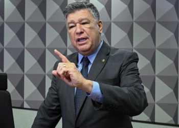 Viana diz que Vorcaro ligou para celular funcional do STF e pede afastamento de Moraes