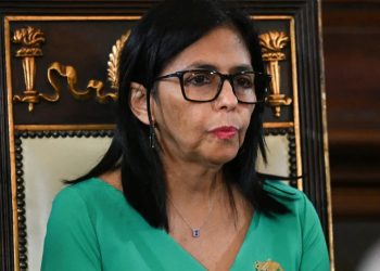 Delcy troca todo o comando militar da Venezuela após demitir ministro da Defesa