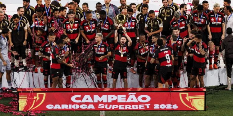 Flamengo vence Fluminense nos pênaltis e fatura tricampeonato carioca