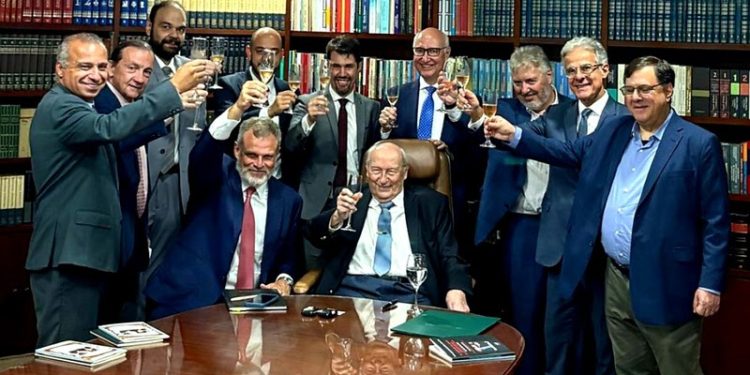 Jurista Ives Gandra toma posse na Academia Nacional de Direito Desportivo