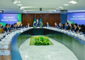 Lula exonera 16 ministros na semana final da desincompatibilização