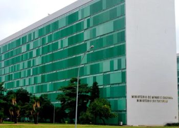 Sem Enel, governo convoca 14 distribuidoras para renovar concessões