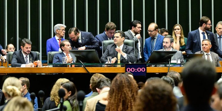 Congresso derruba veto de Lula e impõe nova derrota ao governo; assista ao momento