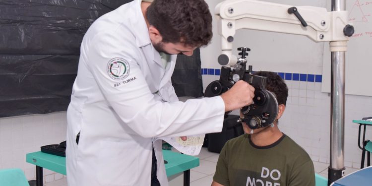 GOVERNO PRESENTE  Governo de Roraima oferta serviços gratuitos à população no bairro Tancredo Neves